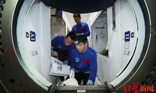 神州十二号宇航员出仓直播