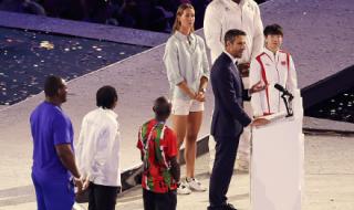 孙颖莎闭幕式代表亚洲登场