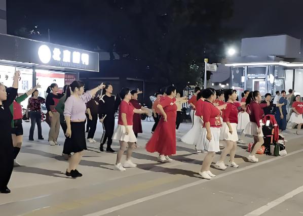 当小区广场舞队进军元宇宙（小区广场跳广场舞如何办）