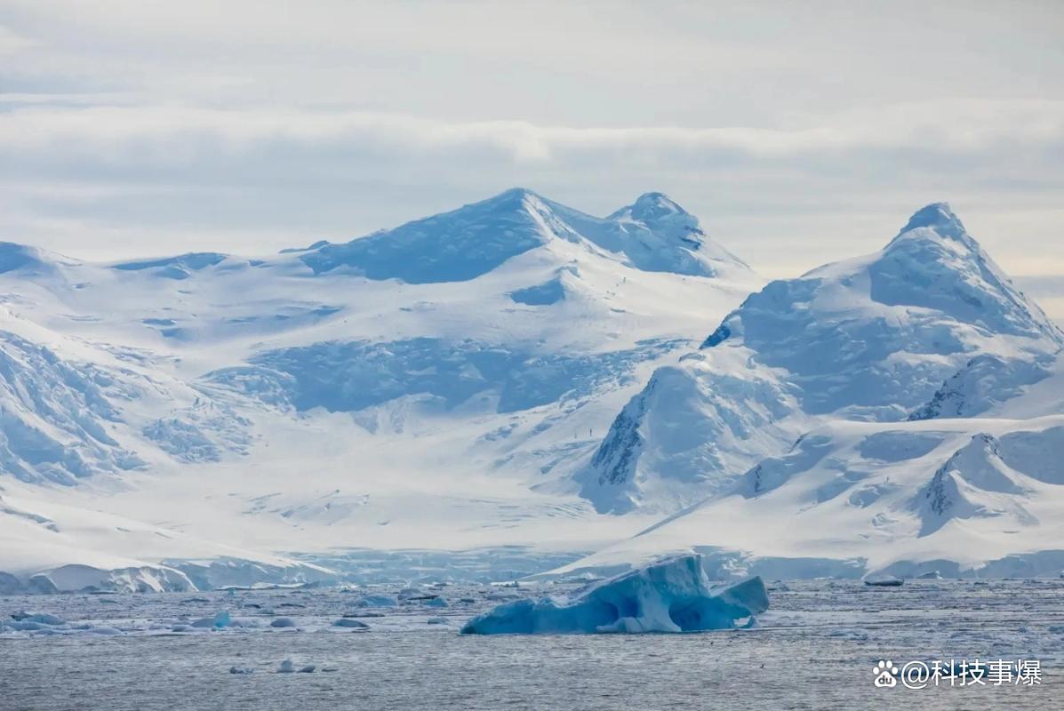南极冰下湖的远古生态系统（南极冰川下的湖）