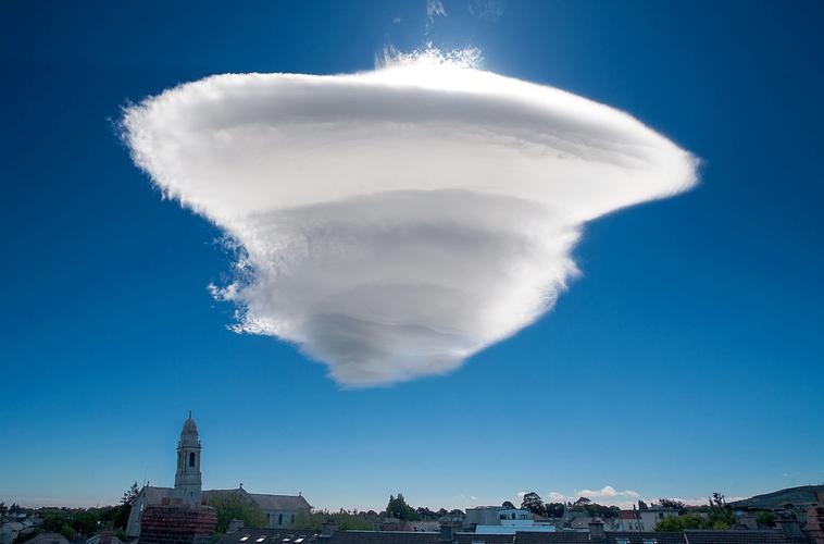 云朵的平均重量（云朵的平均重量是多少）