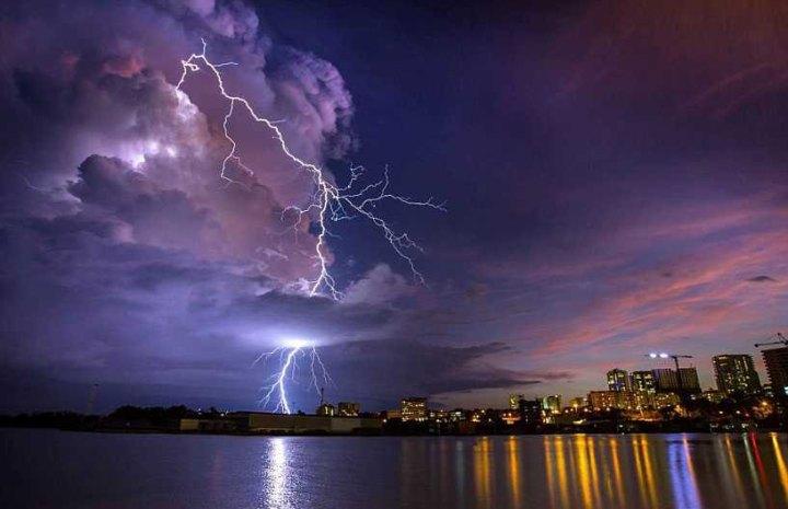 闪电每秒闪50次（闪电出现几秒）