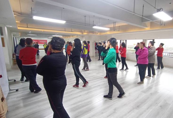 当小区广场舞队进军元宇宙（居民小区跳广场舞）